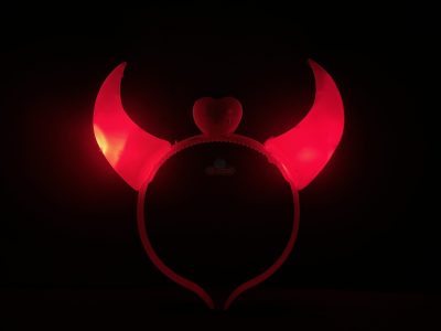VINCHA-DIABLO-CON-LUZ-scaled-1.jpeg